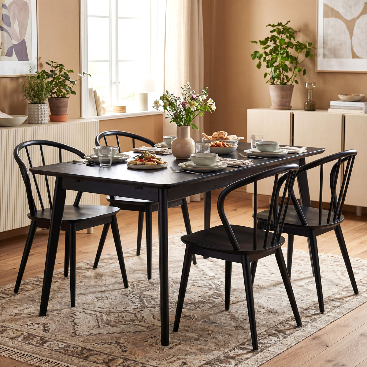 Windsor Dining Chairs Set of 4 with Spindle Backrest